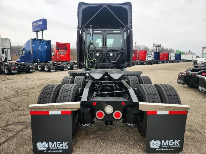 2022 FREIGHTLINER Cascadia 116