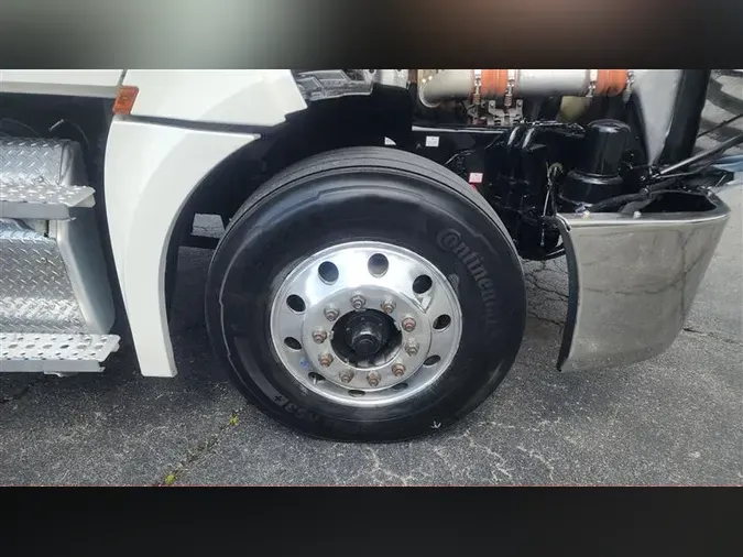 2019 FREIGHTLINER CA126