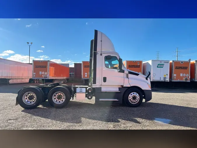2020 Freightliner Cascadia 126