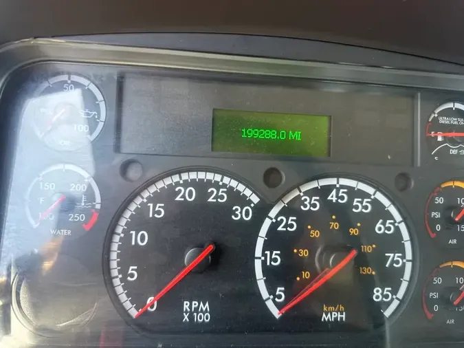 2017 FREIGHTLINER/MERCEDES M2 106