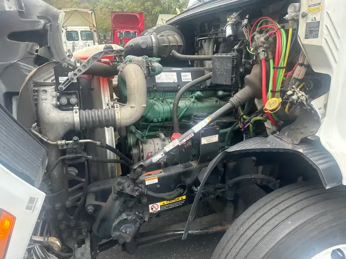 2019 VOLVO VNL