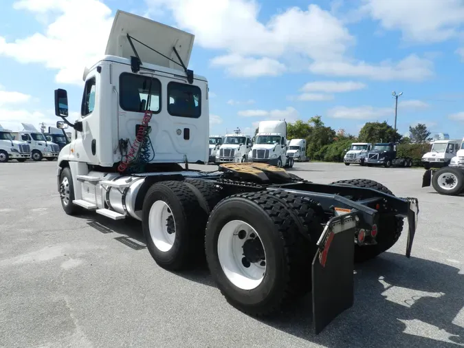 2017 FREIGHTLINER/MERCEDES CASCADIA 125