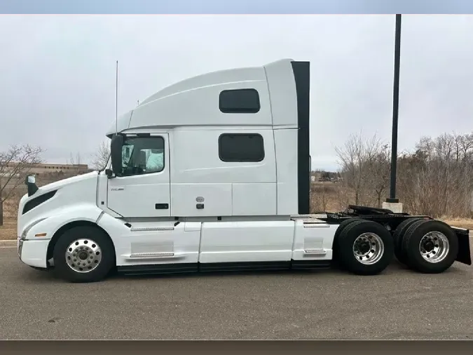 2023 VOLVO VNL64T860