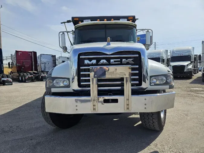 2019 MACK GR64F