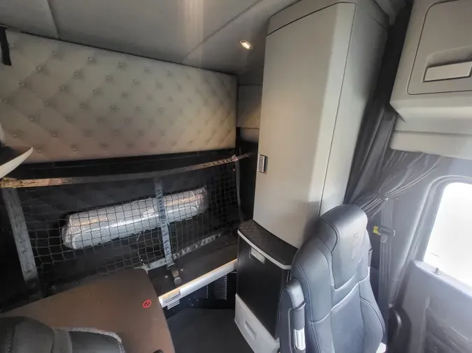 2024 Kenworth W990