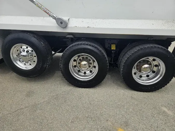 2023 KENWORTH T880