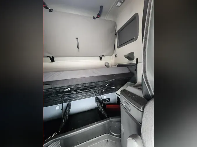 2020 VOLVO VNL64T760