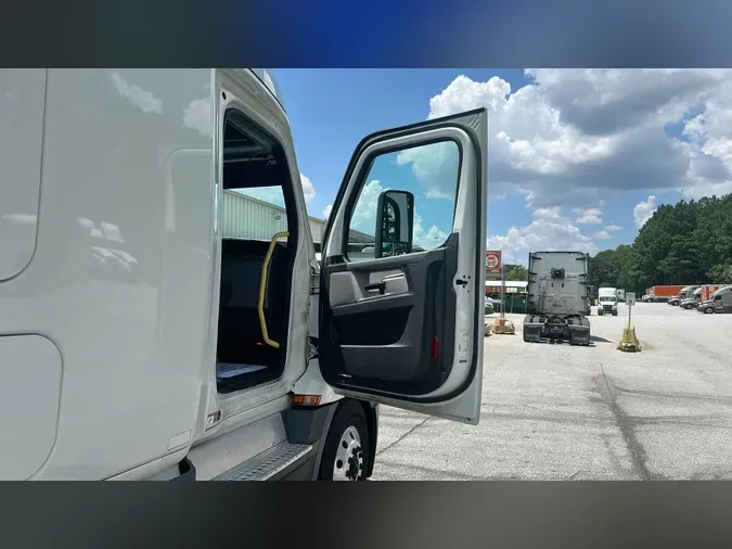 2022 Freightliner Cascadia 126