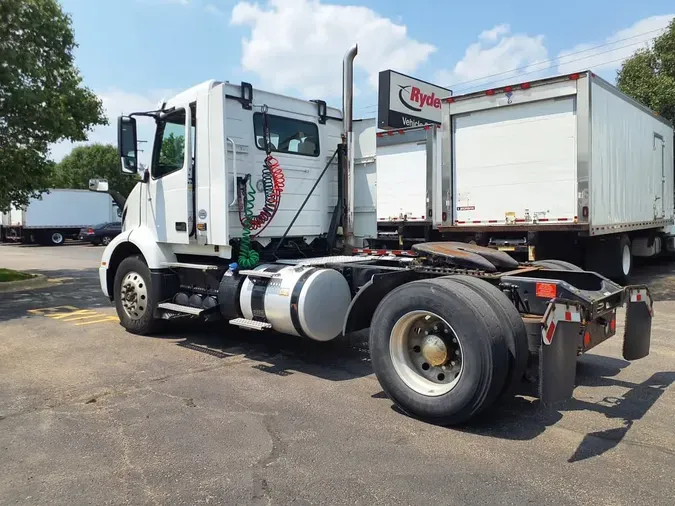 2020 VOLVO VNR42T 300
