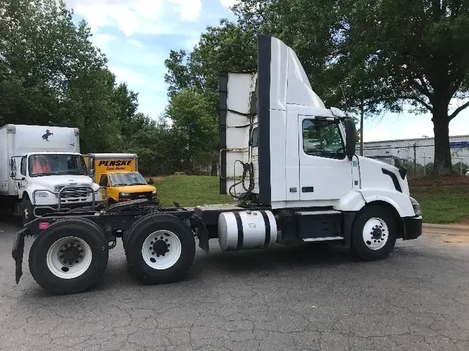 2018 Volvo VNL64300