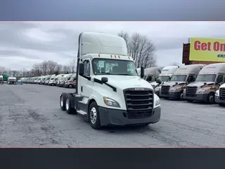 2020 Freightliner Cascadia 126