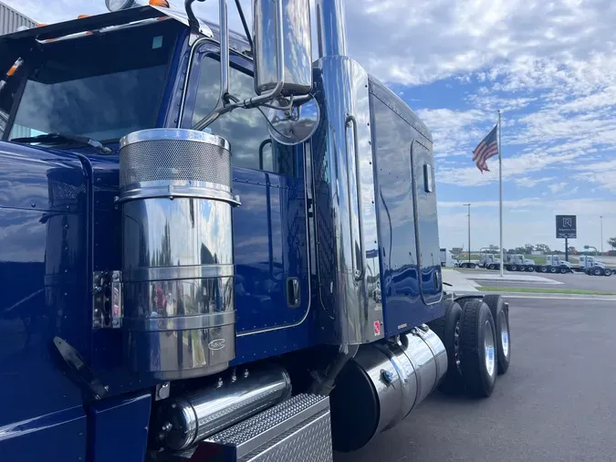 2020 PETERBILT 389