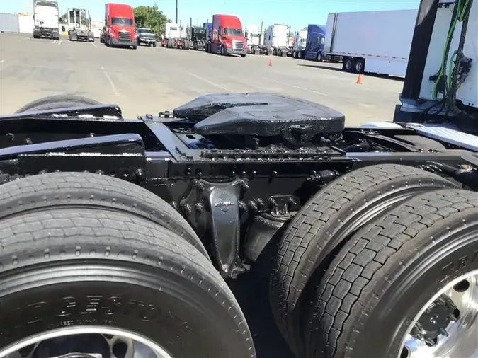 2021 FREIGHTLINER CA126
