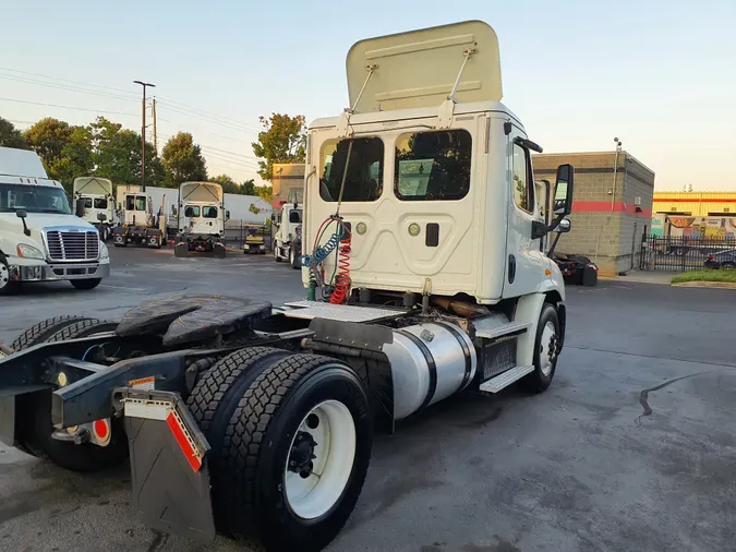 2014 FREIGHTLINER/MERCEDES CASCADIA 113