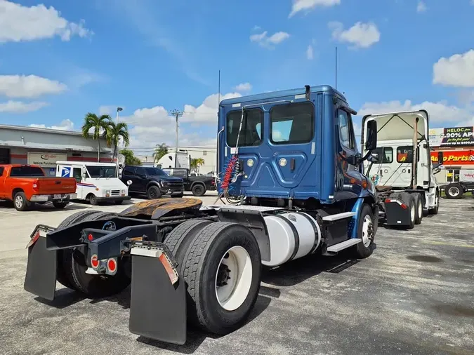 2018 FREIGHTLINER/MERCEDES CASCADIA 113