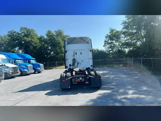 2020 Freightliner Cascadia 126