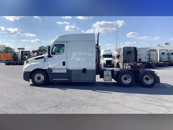 2020 Freightliner Cascadia 126