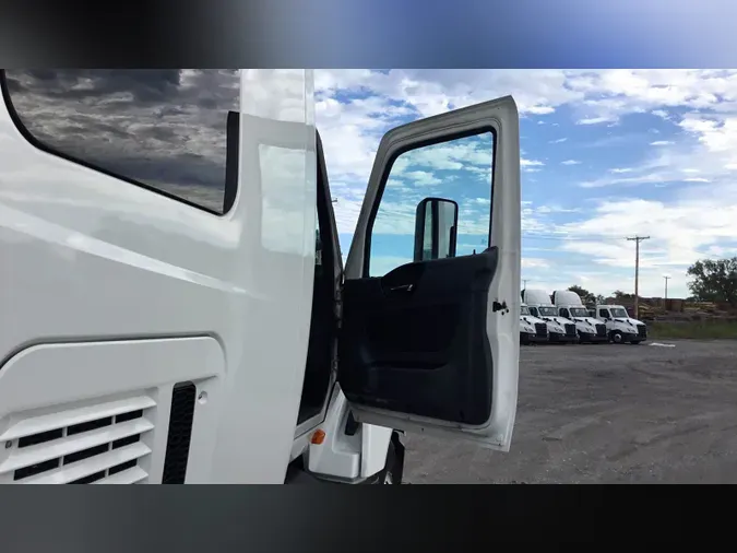 2022 International LT625723b9e255669157285b965e303e7c466