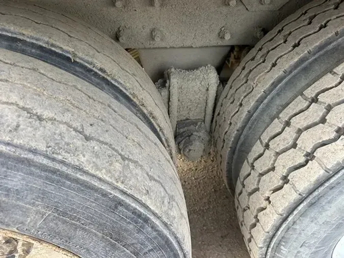 2005 MACK GRANITE CV713