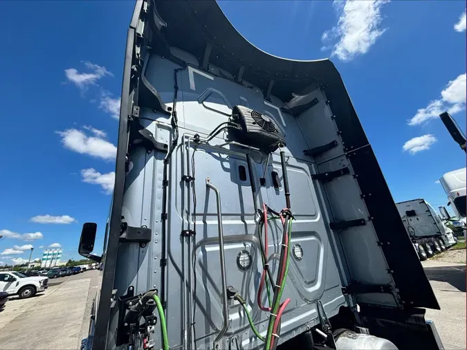 2023 Freightliner Cascadia 126