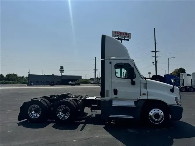 2018 FREIGHTLINER CA12562DC