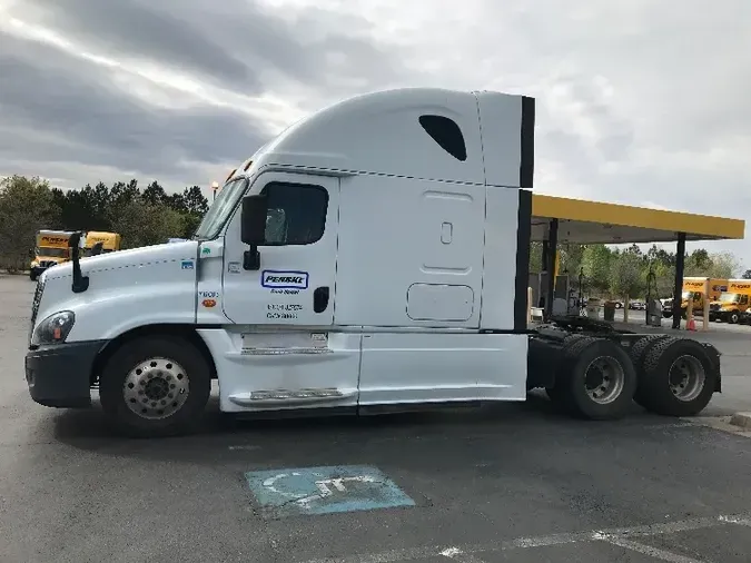 2018 Freightliner X12564ST