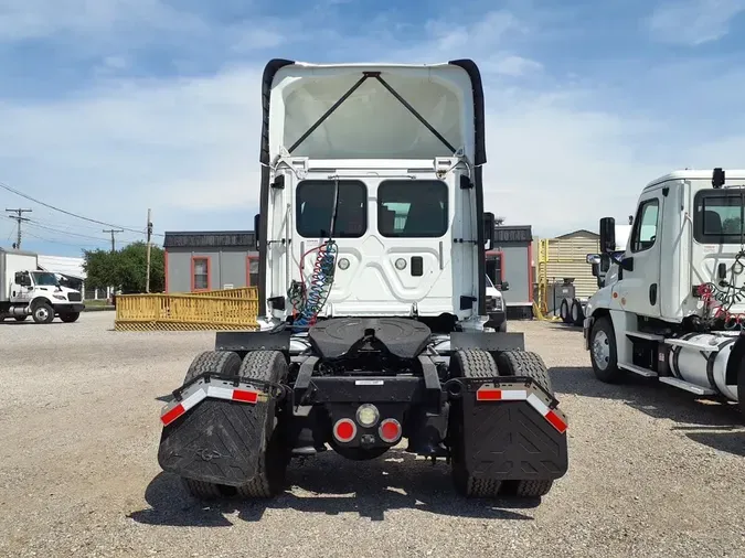 2017 FREIGHTLINER CASCADIA 125