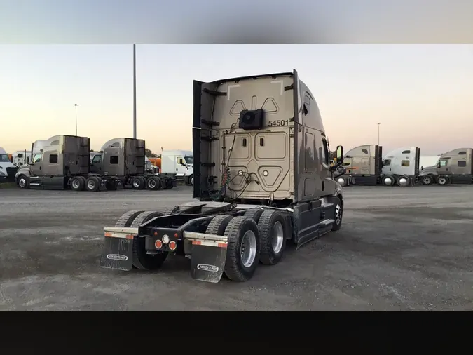 2023 Freightliner Cascadia 126