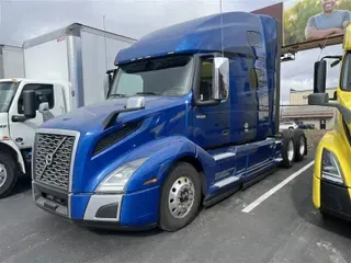 2021 VOLVO VNL760