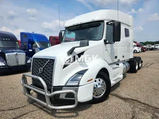 2023 VOLVO VNL64T740