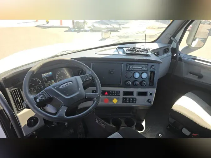 2020 Freightliner Cascadia 126