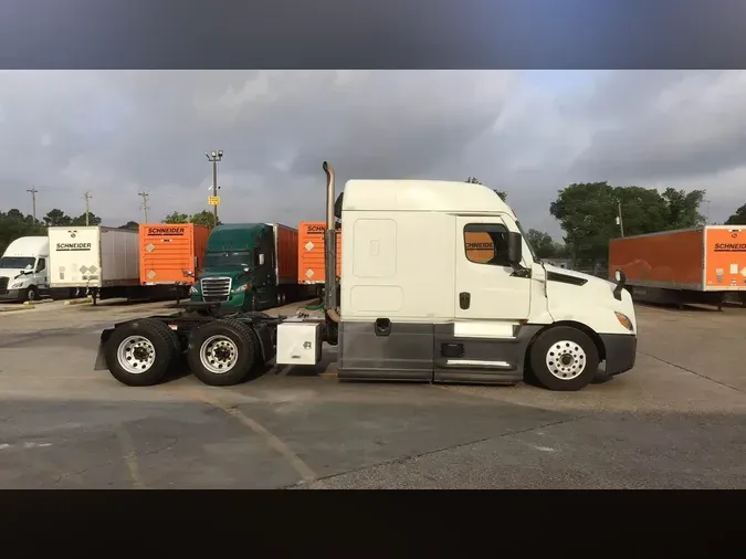 2021 Freightliner Cascadia 126