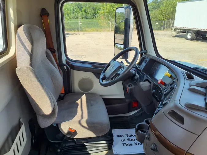 2017 VOLVO VNL64TRACTOR