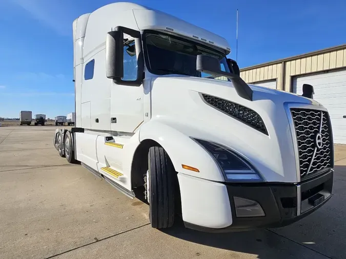 2022 VOLVO VNL64T7407263340599e82d8a054be2ba2dcb72c9