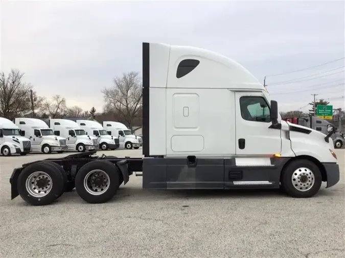 2021 FREIGHTLINER CA126