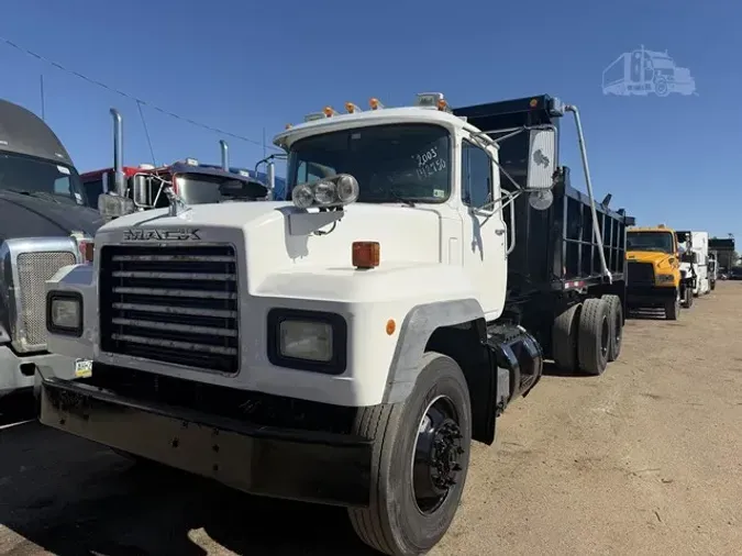 2003 MACK RD690S