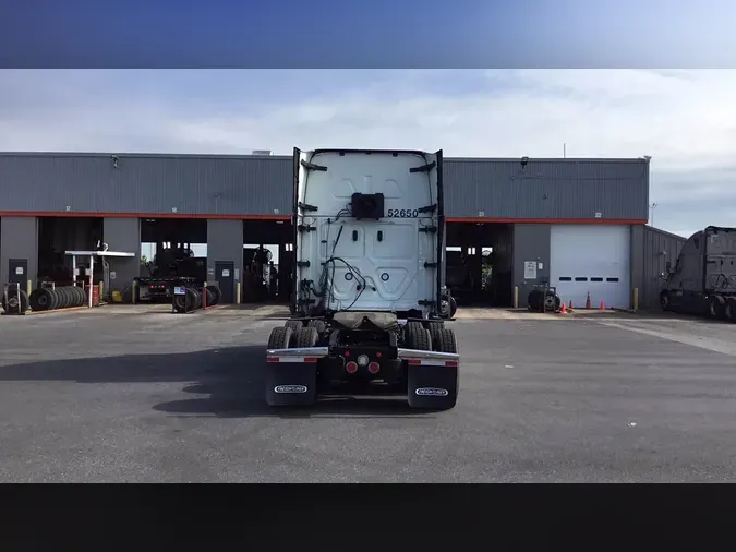 2022 Freightliner Cascadia 126