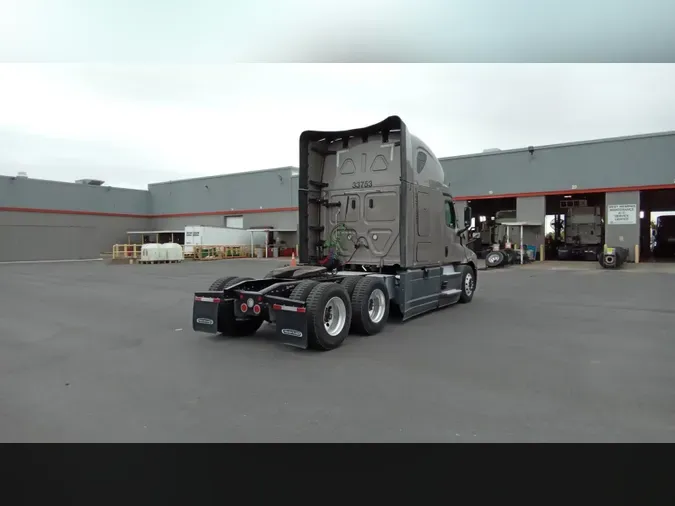 2025 Freightliner Cascadia 126726cd4c3f757e90166e4e144fa5414e1