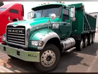 2013 MACK GU713