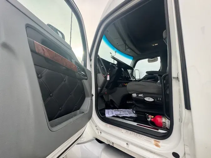 2022 Kenworth T68072742b1ee9da9213635e23508cafb144