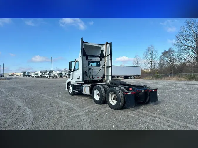 2015 Volvo VNL300