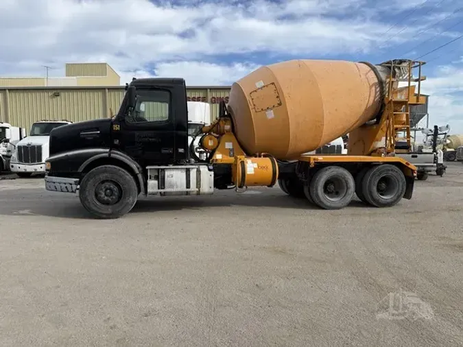 2015 VOLVO VHD64F200