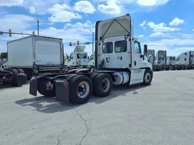 2019 FREIGHTLINER/MERCEDES CASCADIA 125727ad15e59d30ad6b9242b70cc701dc8