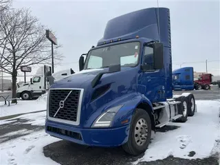 2020 VOLVO VNR300