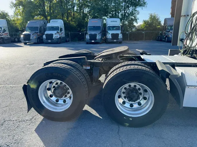 2021 Freightliner Cascadia 126727cfde4f926424567b22bebec9e456f