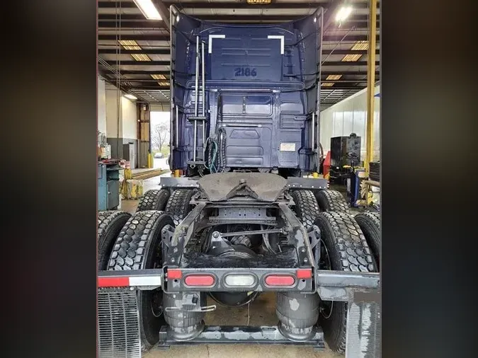 2022 VOLVO VNL760