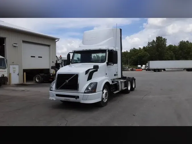 2015 Volvo VNL300