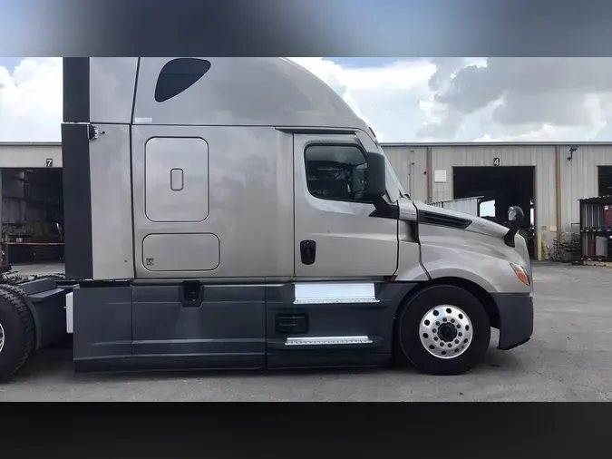 2022 Freightliner Cascadia 126