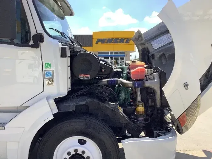 2016 Volvo VNL64670