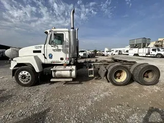 2002 MACK CH613